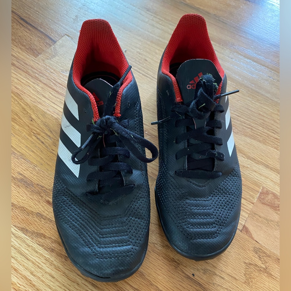 Adidas Predator Soccer Shoes - Size 3 - Black w/ red accents Like new
